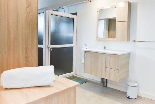 a bathroom with a sink and a mirror at Tamarin Chambres d'Hotes in Tamarin