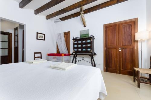 Un pat sau paturi într-o cameră la Puig De Garrafa 6