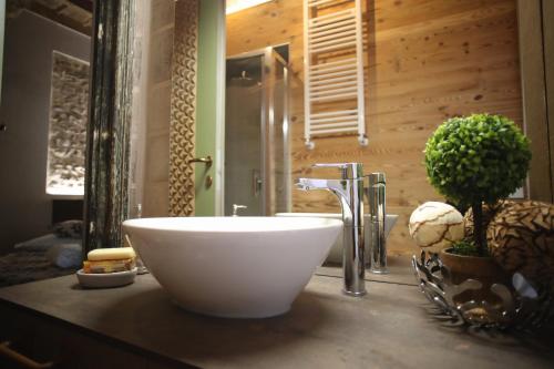 a bathroom with a white bowl sink on a counter at Epicuro guest house in Somma Lombardo