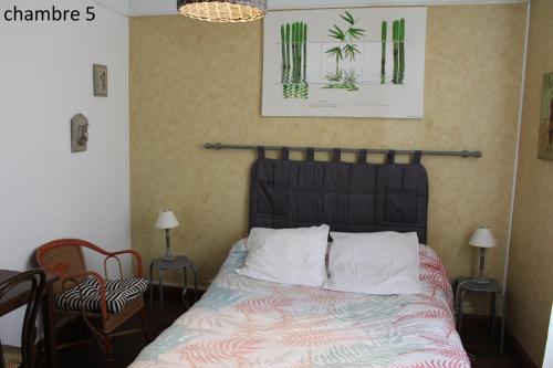 Postel nebo postele na pokoji v ubytování Hôtel le Dervois