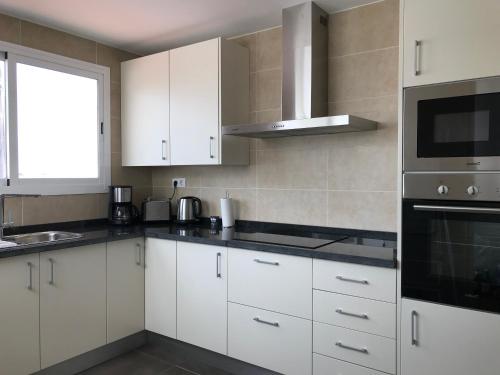 Kuchyň nebo kuchyňský kout v ubytování Penthouse Charming Nueva Alcaidesa
