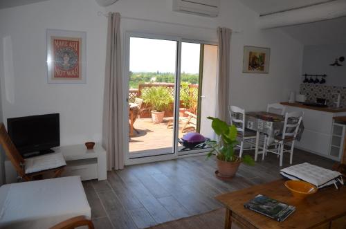 a living room with a door open to a patio at Gite DURANCE in Mallemort