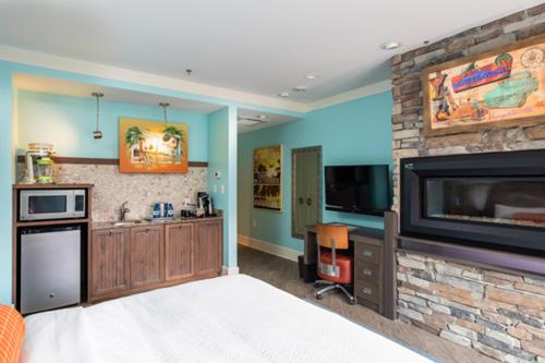 a large living room with a television and a kitchen at Margaritaville Island Hotel in Pigeon Forge