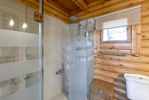 Et badeværelse på Lakkia - Wooden Residence