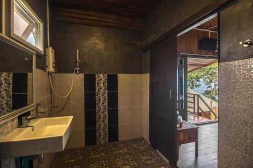 Koupelna v ubytování Taatoh Seaview Resort - SHA Plus