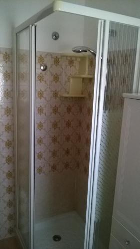 a shower with a glass door in a bathroom at Appartamento grazioso e confortevole a Orbetello (GR) in Orbetello