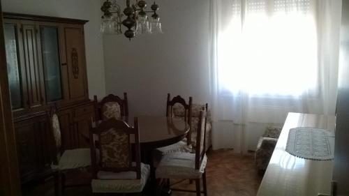 a dining room with a table and chairs and a window at Appartamento grazioso e confortevole a Orbetello (GR) in Orbetello