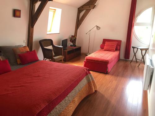 Postel nebo postele na pokoji v ubytování Chambres d'Hotes du Moulin de Lachaux