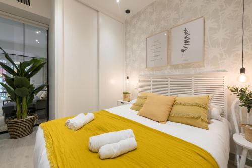 Un pat sau paturi într-o cameră la Minty Stay - Malasaña
