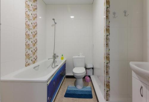 Ванная комната в Rooms with Fortetsya View 2