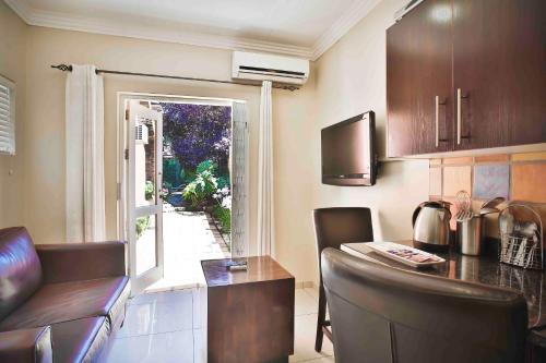 Dapur atau dapur kecil di Accommodation at Vans No Loadshedding