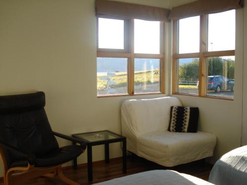 A seating area at Guesthouse Pétursborg