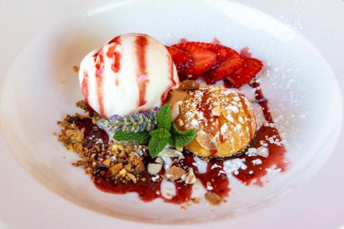 a plate of dessert with ice cream and strawberries at Lagar do Sapateiro in Fontes