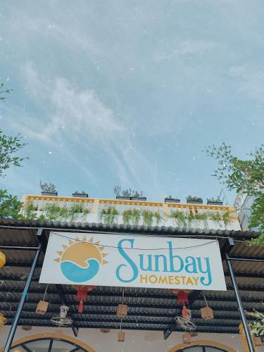 a sign on the top of a sunburyhmasy sign on a building at Sunbay Homestay Cu Lao Cham in Tân Hiệp