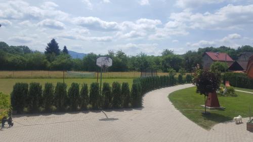 a garden with a basketball hoop and a path at Penzion Mirabel in Bešeňová