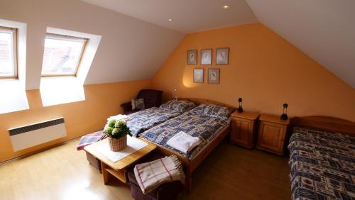 Cama ou camas em um quarto em Holiday Home Slovakia Ivachnova 49