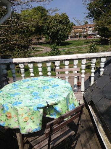 a table with a blanket on top of a wooden bench at Villa Verdi in Borgholm