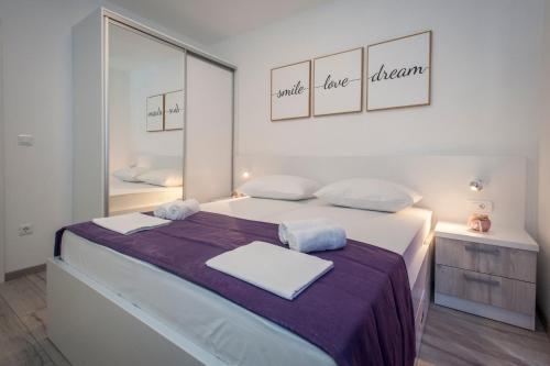 Katil atau katil-katil dalam bilik di Apartmani Spiline - Mia