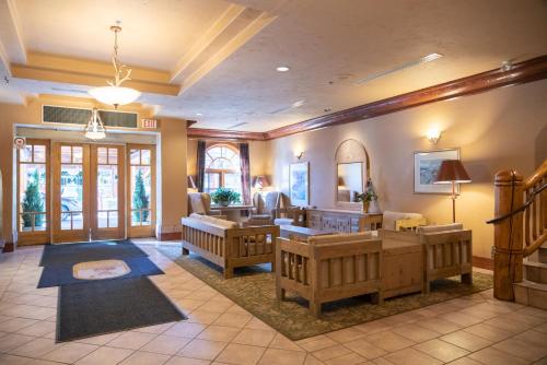 Χώρος καθιστικού στο Banff Caribou Lodge and Spa