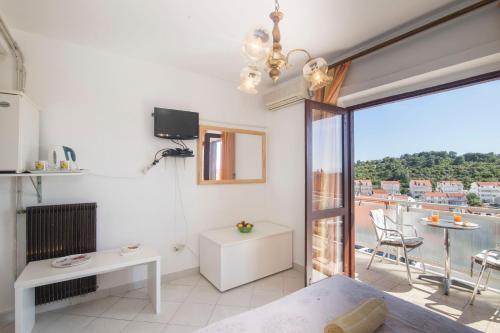 Apartments and Rooms Nikol
