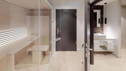 a bathroom with a shower with a glass door at White Pearl Apartment 0.08 in Timmendorfer Strand