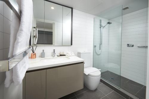 
A bathroom at Buller Holidays Apartments
