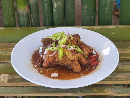 Makanan di atau berdekatan perkhemahan ini