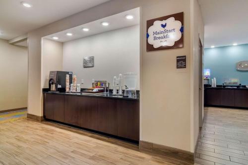 Ο χώρος του λόμπι ή της ρεσεψιόν στο Sleep Inn Newnan Atlanta South