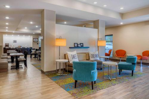 Χώρος καθιστικού στο Sleep Inn Newnan Atlanta South