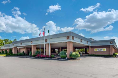 a building with two flags in front of it at Quality Inn Exit 4 in Clarksville