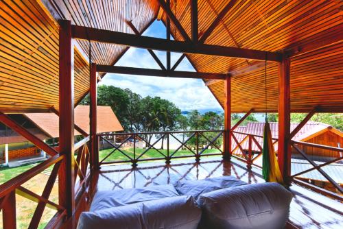 En balkong eller terrasse på Phayamas Private Beach Resort and Island Brew - Adults Only