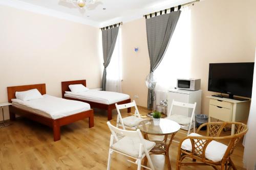 Ένα ή περισσότερα κρεβάτια σε δωμάτιο στο Apartamenti DVINSKA