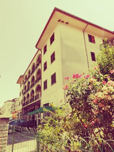 El edificio en el que está el departamento