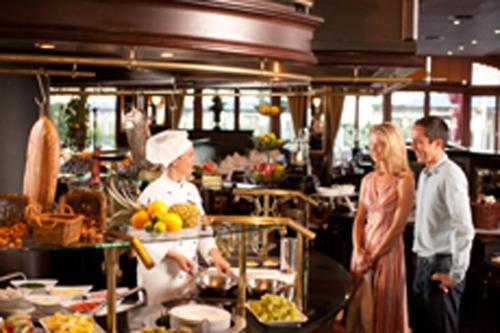 a group of people standing in a restaurant kitchen at Yachthafenresidenz Hohe Düne in Warnemünde
