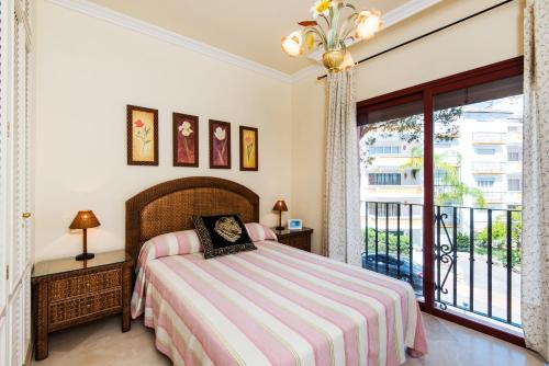 Rentandhomes marbella luxury beach