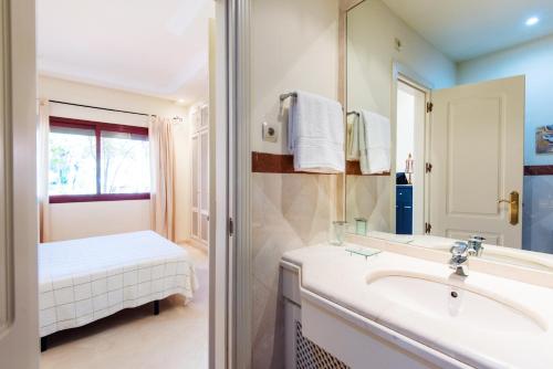 Rentandhomes marbella luxury beach