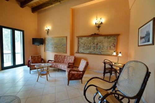 a living room with chairs and a couch and a table at Agriturismo Santa Chiara in Alezio