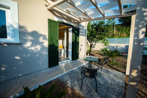 a house with a patio with a table and chairs at Michelino House in Parghelia