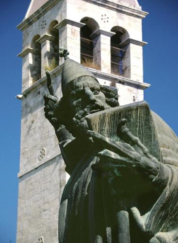 a statue of a woman in front of a tower at Sunshower apartment and studio in Split