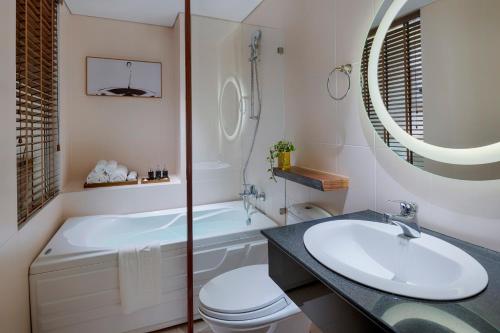 Ένα μπάνιο στο Silverland Min Hotel