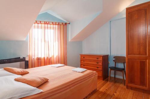 Postel nebo postele na pokoji v ubytování Apartments & Rooms Konoba Tomić