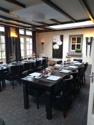 a large dining room with tables and chairs in a room at Hotel Restaurant Roerdalen in Posterholt