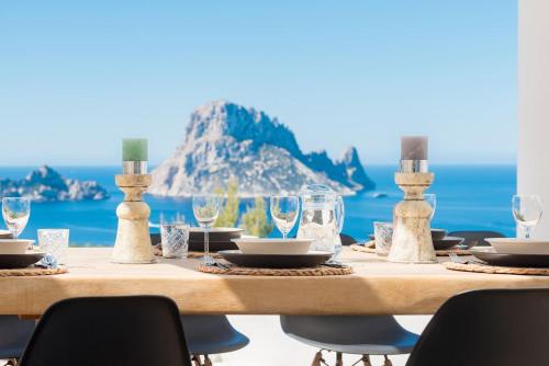 Villa Vedra, jacuzzi, close to beach, with sea view of Es ...