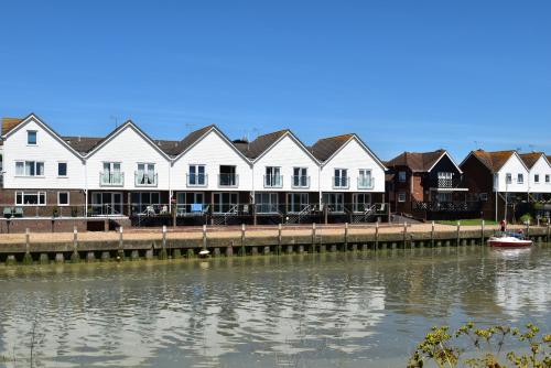 Waterside – Photos 3