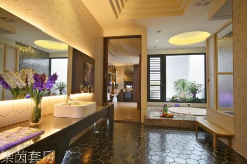 a bathroom with a sink and a bath tub at Doule Motel in Taichung
