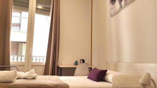 Katil atau katil-katil dalam bilik di Hostal la Palmera