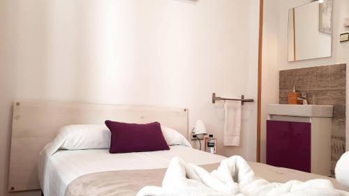 Katil atau katil-katil dalam bilik di Hostal la Palmera
