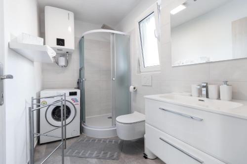 Ένα μπάνιο στο Apartments Amavi