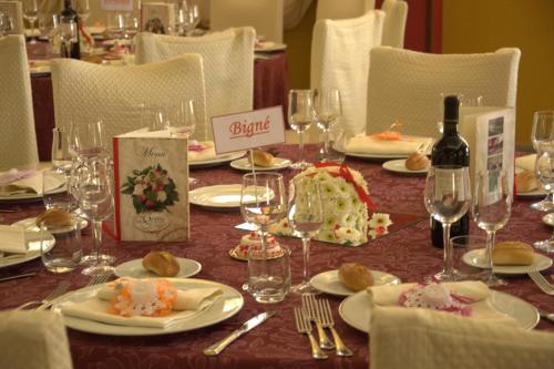 a table with plates of food and wine glasses at Hotel La Grotte in San Donato Val di Comino