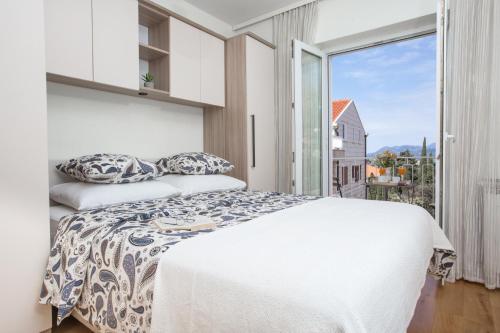 Spacious apartment near the old town